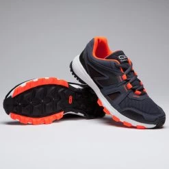 CHAUSSURES RUNNING & ATHLÉTISME ENFANT KIPRUN GRIP GRISES ET NOIRES ORANGES FLUO -Magasin De Plein Air chaussures running and athletisme enfant kiprun grip grises et noires oranges fluo 2