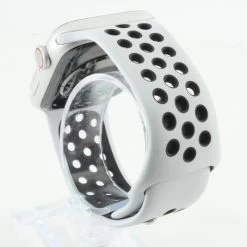 Reconditionné - Apple Watch S6 44mm Nike GPS+Cell Argent/Noir - état Correct -Magasin De Plein Air reconditionne apple watch s6 44mm nike gpscell argentnoir etat correct 2