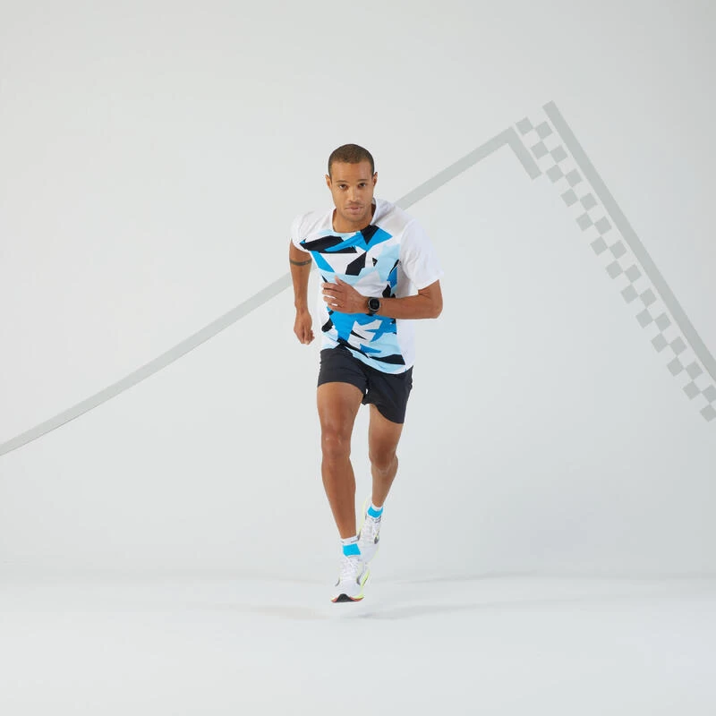 T-shirt De Running Respirant Homme - KIPRUN 900 Light Bleu Et Blanc 2 T-shirt De Running Respirant Homme - KIPRUN 900 Light Bleu Et Blanc – Image 2