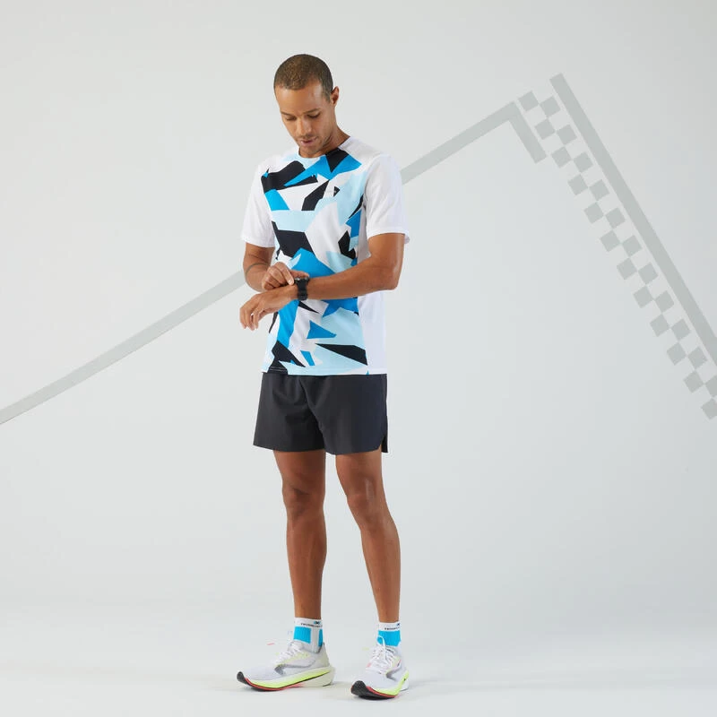 T-shirt De Running Respirant Homme - KIPRUN 900 Light Bleu Et Blanc 6 T-shirt De Running Respirant Homme - KIPRUN 900 Light Bleu Et Blanc – Image 6