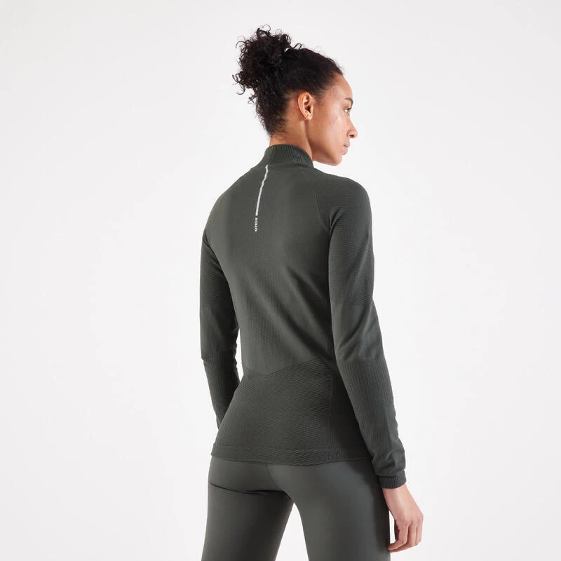 TEE SHIRT MANCHES LONGUES RUNNING SANS COUTURES FEMME - KIPRUN SKINCARE KHAKI 3 TEE SHIRT MANCHES LONGUES RUNNING SANS COUTURES FEMME - KIPRUN SKINCARE KHAKI â Image 3