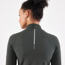 TEE SHIRT MANCHES LONGUES RUNNING SANS COUTURES FEMME - KIPRUN SKINCARE KHAKI 9 TEE SHIRT MANCHES LONGUES RUNNING SANS COUTURES FEMME - KIPRUN SKINCARE KHAKI -Magasin De Plein Air tee shirt manches longues running sans coutures femme kiprun skincare khaki 3