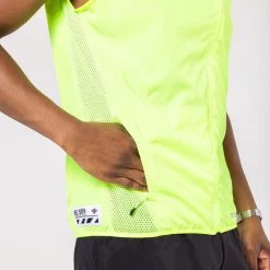 Kalenji VESTE COUPE-VENT SANS MANCHE RUN 100 HOMME VISIBILITE -Magasin De Plein Air veste coupe vent sans manche run 100 homme visibilite 3